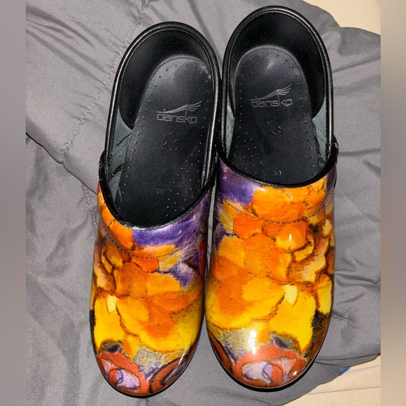 Dansko women’s multicolor nursing clogs - Picture 4 of 8